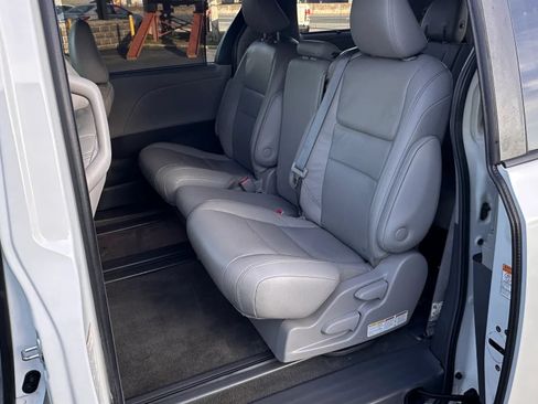 Used 2019 Toyota Sienna XLE w/ Protection Package FWD image 14