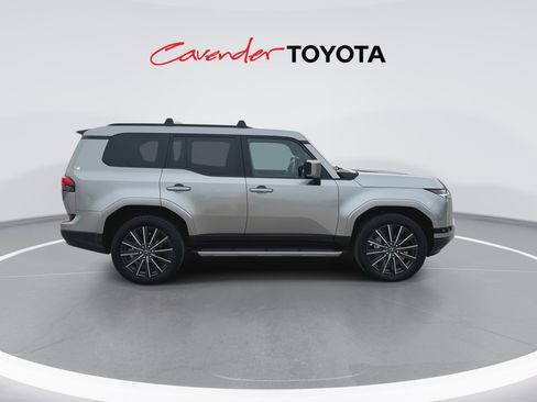 Used 2024 Lexus GX 550 w/ Cold Area Package AWD/4WD image 9