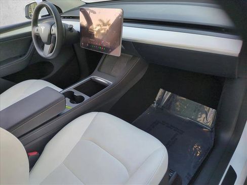 Used 2024 Tesla Model Y image 21