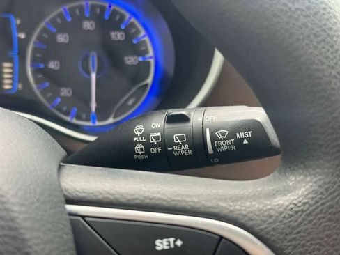 Used 2017 Chrysler Pacifica Touring Plus w/ Tire & Wheel Group FWD image 15