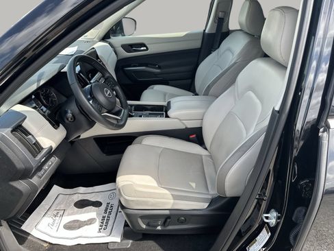 Used 2024 Nissan Pathfinder SL w/ SL Premium Package FWD image 13