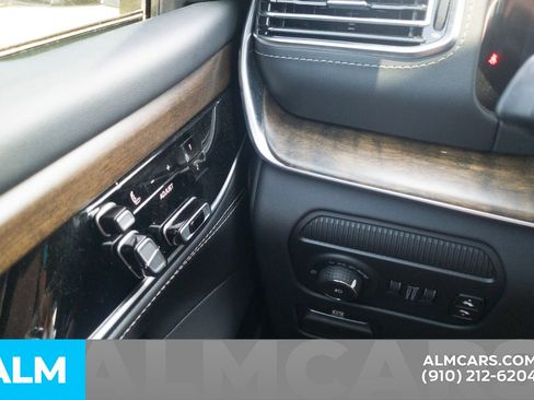 Used 2023 Jeep Grand Wagoneer L Series II AWD/4WD image 33