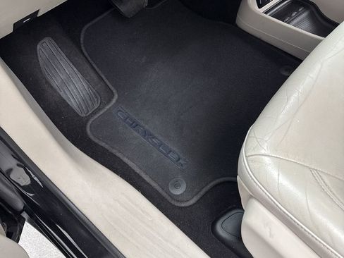 Used 2017 Chrysler Pacifica Touring-L Plus w/ Tire & Wheel Group image 15