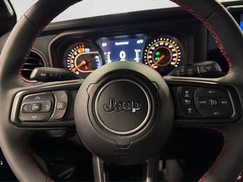 Used 2024 Jeep Wrangler Rubicon w/ Technology Group AWD/4WD image 22
