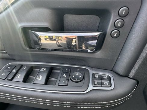 Used 2024 RAM 2500 Limited image 31