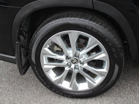 Used 2024 Toyota Highlander Limited image 39