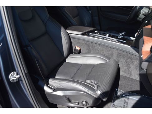 Used 2023 Volvo XC60 B5 Ultimate w/ Climate Package AWD/4WD image 32