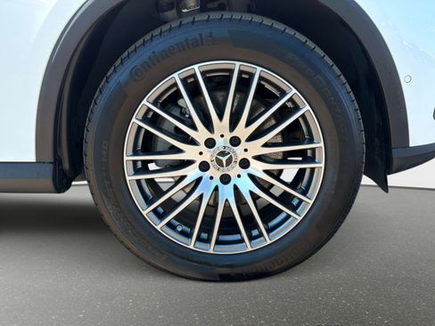 Used 2025 Mercedes-Benz GLC 300 image 12