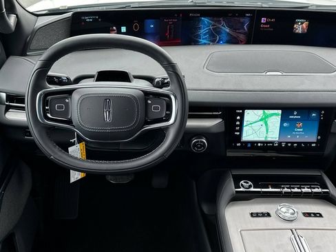 New 2026 Lincoln Navigator Reserve w/ Jet Appearance Package AWD/4WD image 13