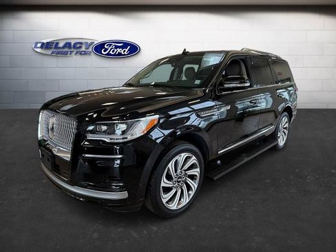 Used 2024 Lincoln Navigator Premiere image 1