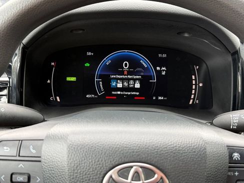 Used 2025 Toyota Camry LE w/ Convenience Package FWD image 39