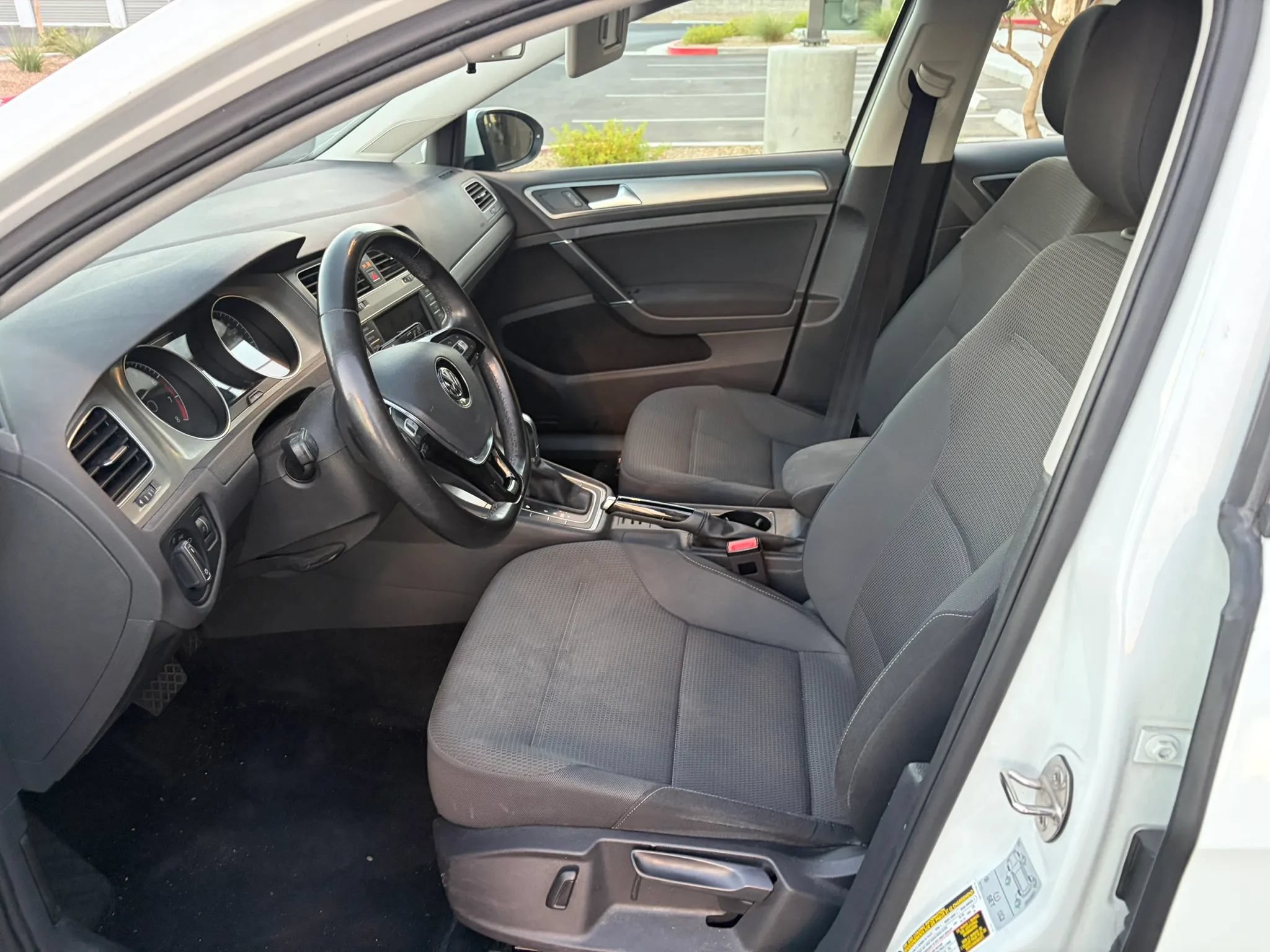 Used 2017 Volkswagen Golf S FWD image 10