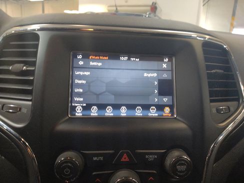 Used 2019 Jeep Grand Cherokee Laredo RWD image 25