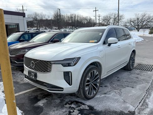 Used 2025 Volvo XC90 T8 Ultra w/ Protection Package image 5