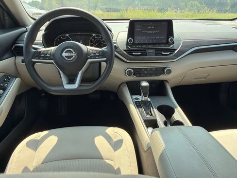 Used 2025 Nissan Altima 2.5 SV FWD image 22