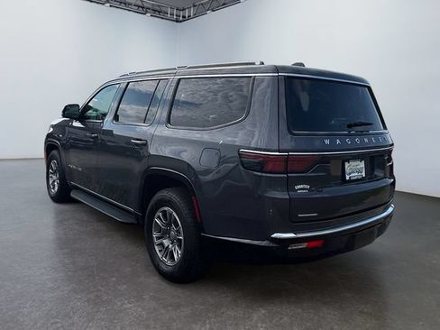 Used 2023 Jeep Wagoneer 4WD image 3