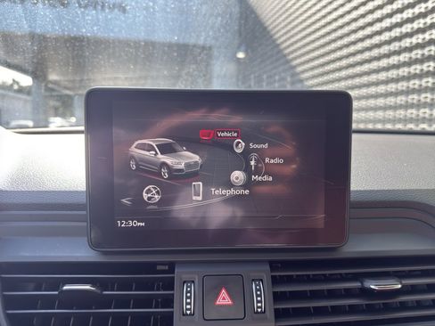 Used 2020 Audi Q5 2.0T Premium w/ Convenience Package image 19