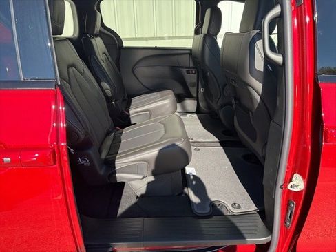 New 2026 Chrysler Pacifica Select image 32