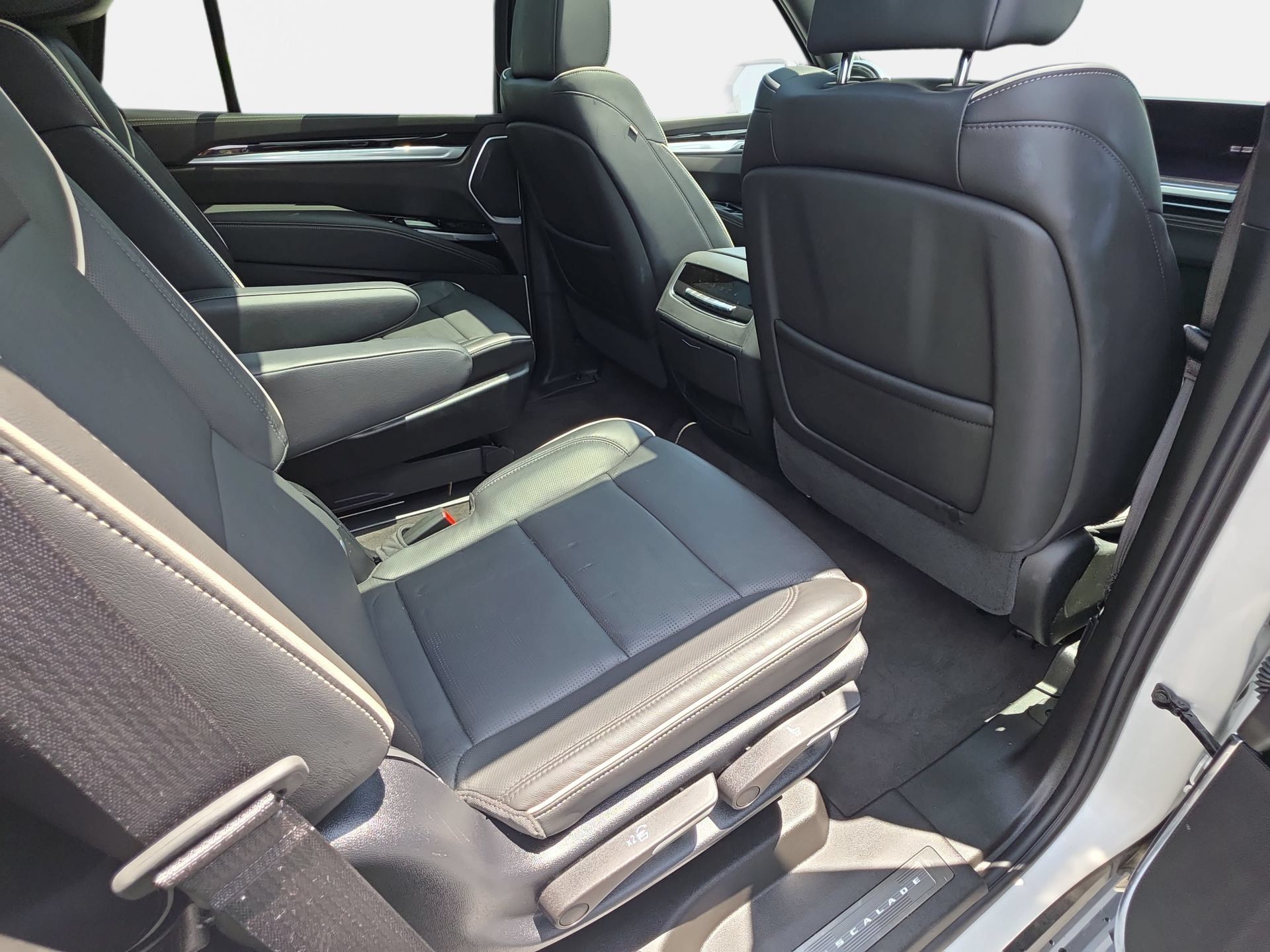 Used 2025 Cadillac Escalade Sport w/ LPO, ONYX Package AWD/4WD image 11