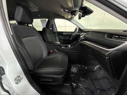 Used 2023 Jeep Grand Cherokee L Laredo image 26