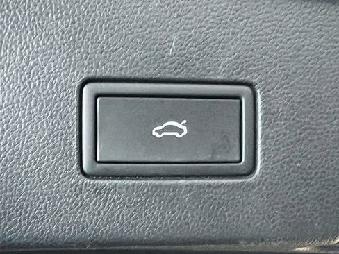 Certified 2024 Volkswagen Atlas Cross Sport SE FWD image 6