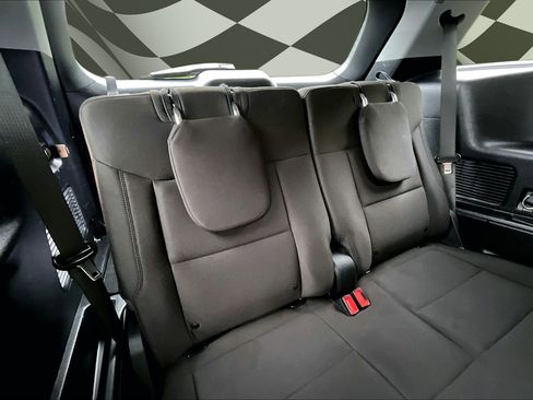 Used 2021 Ford Explorer XLT AWD/4WD image 26