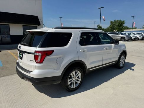 Used 2018 Ford Explorer XLT w/ Equipment Group 201A AWD/4WD image 16