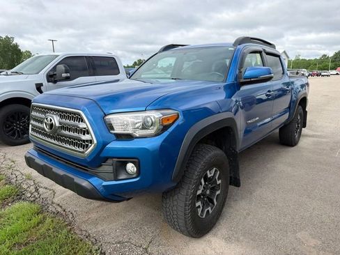 Used 2016 Toyota Tacoma TRD Off-Road w/ Towing Package AWD/4WD image 3