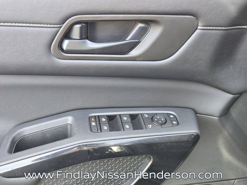 Used 2026 Nissan Pathfinder SV FWD image 21