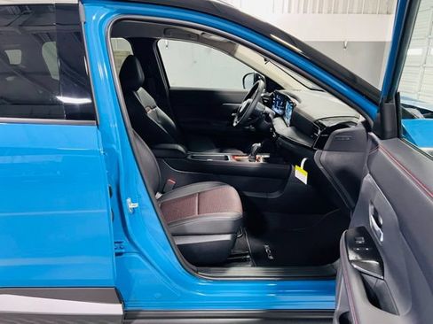 New 2026 Nissan Kicks SR FWD image 31
