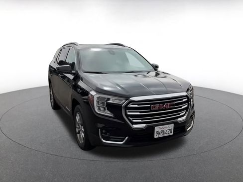Used 2024 GMC Terrain SLT image 2