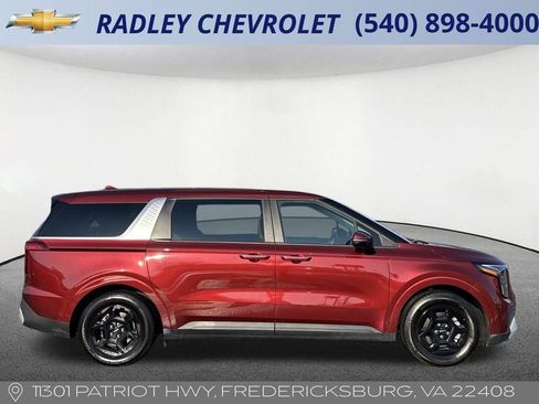 Used 2025 Kia Carnival image 18