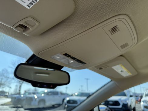 Used 2016 Buick Regal FWD image 28