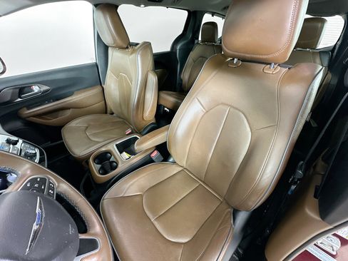 Used 2017 Chrysler Pacifica Limited FWD image 26