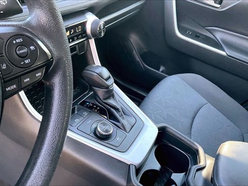 Used 2021 Toyota RAV4 XLE w/ Convenience Package AWD/4WD image 16