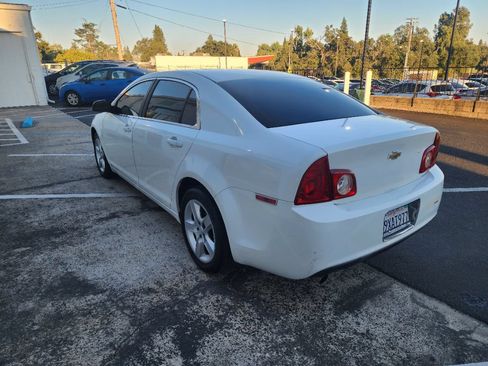 Used 2009 Chevrolet Malibu LS FWD image 2