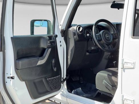 Used 2018 Jeep Wrangler Unlimited Sport w/ Connectivity Group AWD/4WD image 8