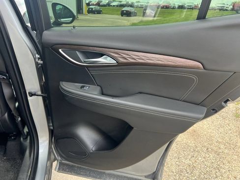 Used 2023 Buick Envision Avenir AWD/4WD image 38