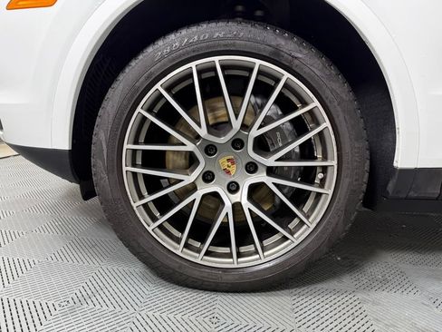 Certified 2022 Porsche Cayenne Platinum Edition AWD/4WD image 11