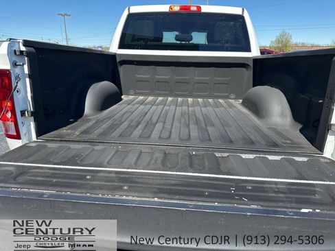Used 2017 RAM 1500 Express w/ Express Value Package AWD/4WD image 12