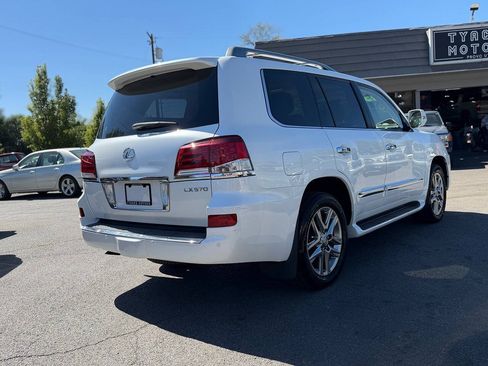 Used 2013 Lexus LX 570 4WD w/ Luxury Pkg image 10