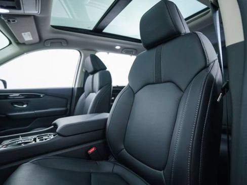 Used 2025 Honda Pilot Touring image 21