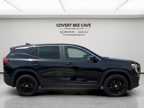 Used 2024 GMC Terrain SLE image 11