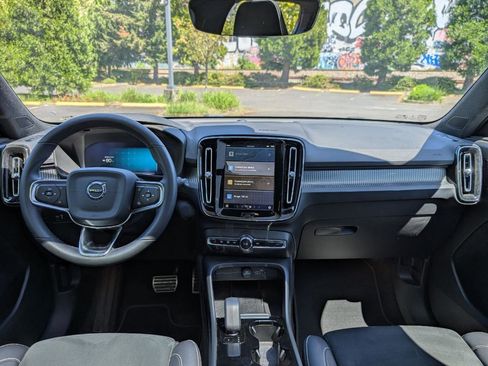 Used 2022 Volvo XC40 P8 Recharge Ultimate AWD/4WD image 13