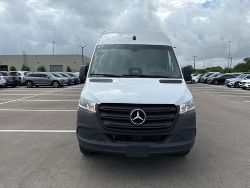 Used 2025 Mercedes-Benz Sprinter 2500 image 2