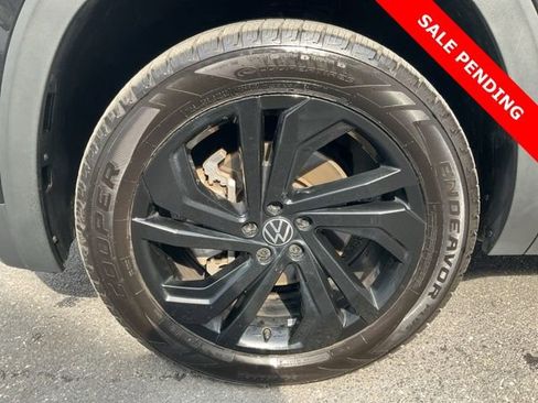 Used 2023 Volkswagen Atlas SE w/ Black Wheel Package image 9