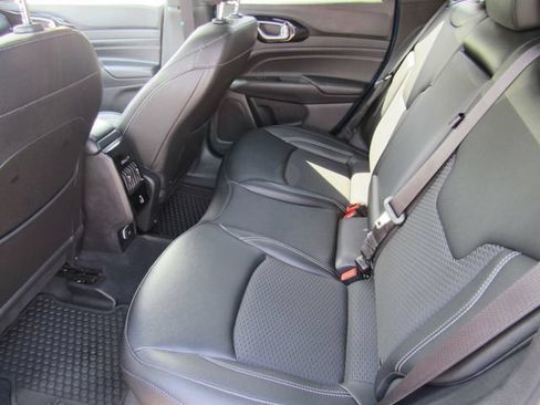Used 2024 Jeep Compass Latitude w/ Convenience Group AWD/4WD image 15