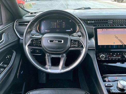 Used 2022 Jeep Grand Cherokee L Overland image 5