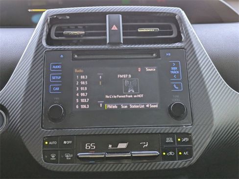 Used 2019 Toyota Prius LE image 17
