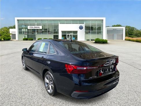 Certified 2024 Volkswagen Jetta SE FWD image 3